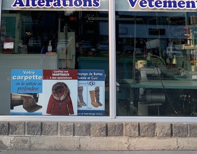 Services affichés en vitrine : carpettes, manteaux, bottes